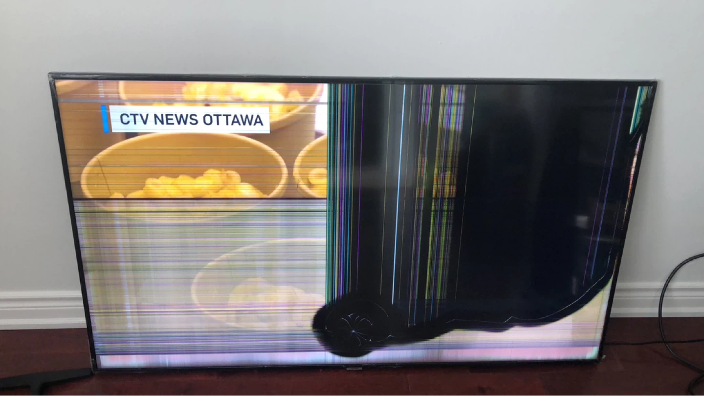 Samsung 65- Broken Screen TV - photo 3