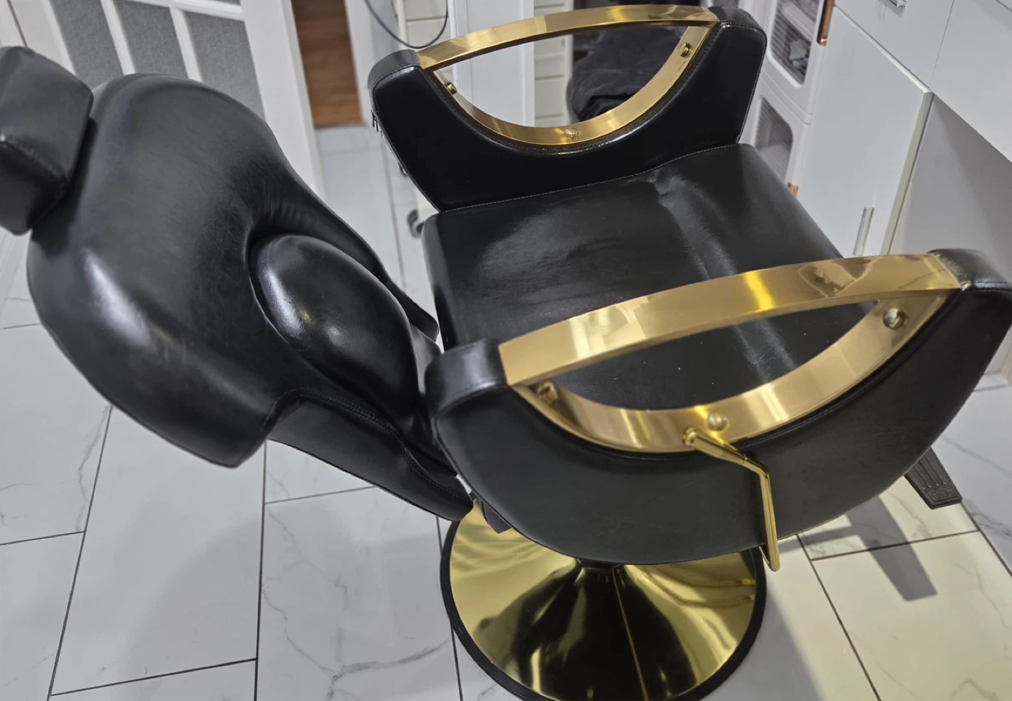 Hydraulic Reclining Barber/Salon Chair - photo 4
