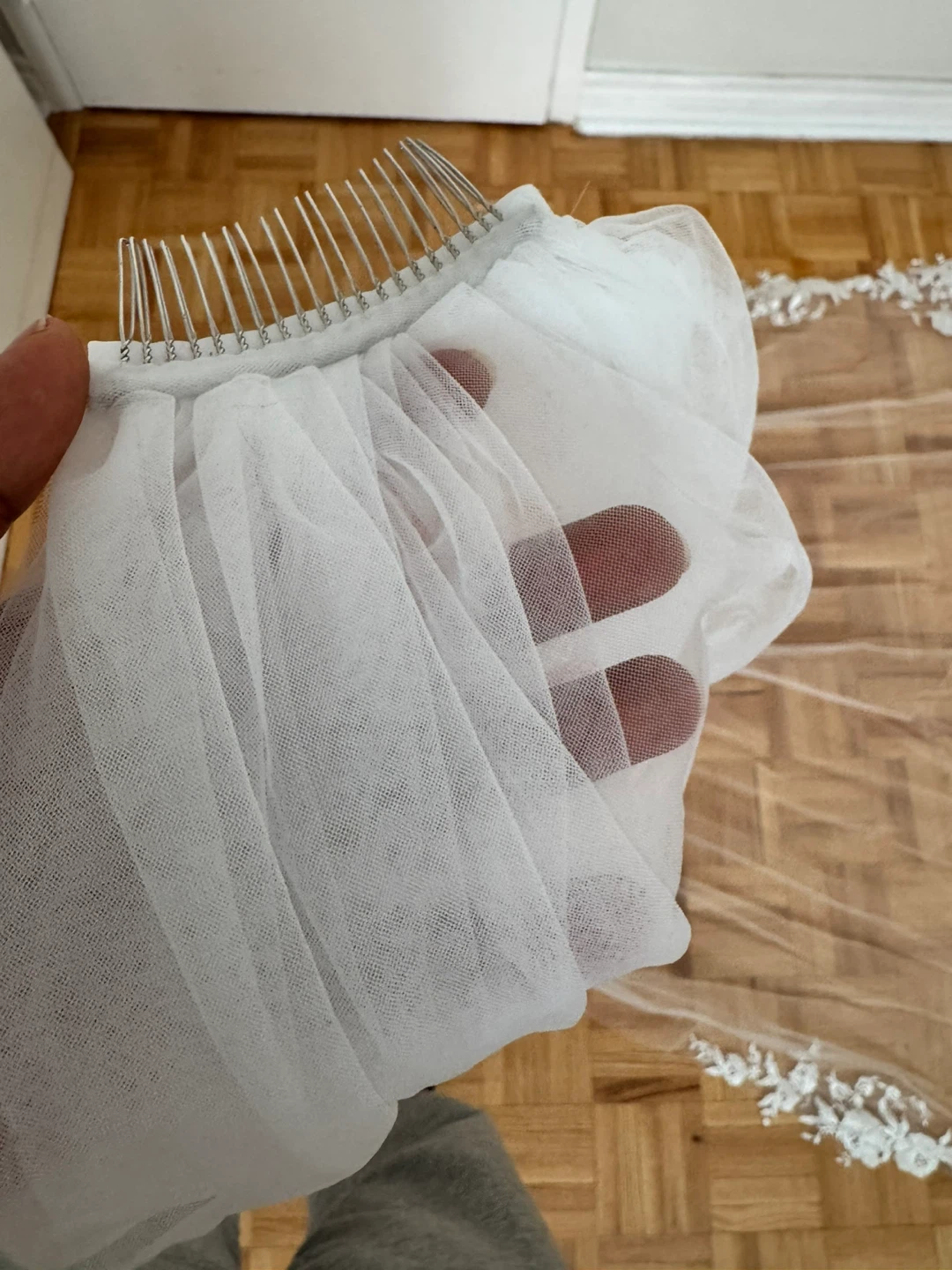 White Lace Trim Wedding Veil - photo 4