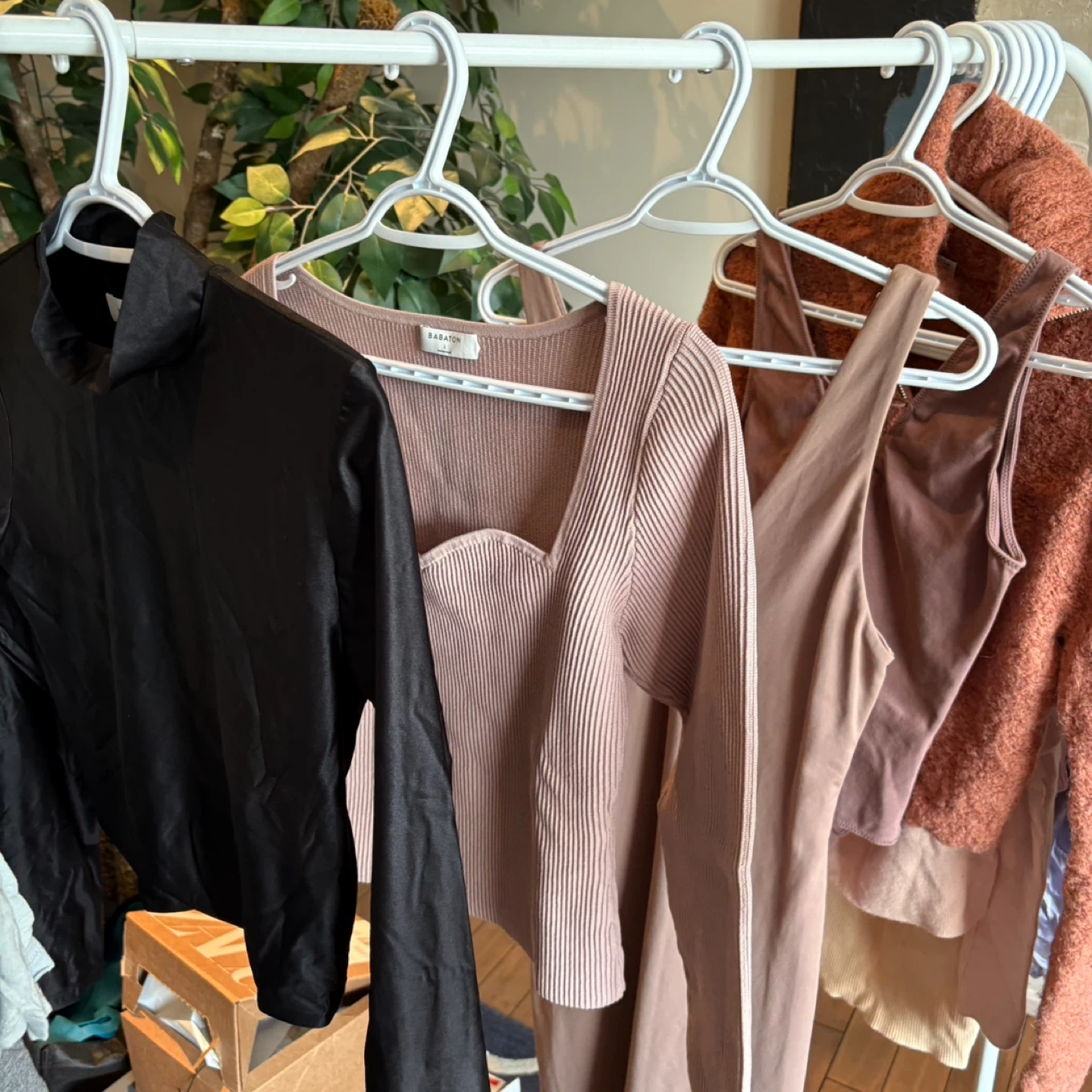 Aritzia Women’s Clothing - $20 - photo 3
