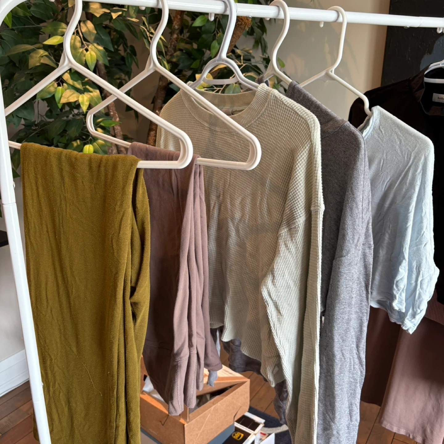 Aritzia Women’s Clothing - $20 - photo 2