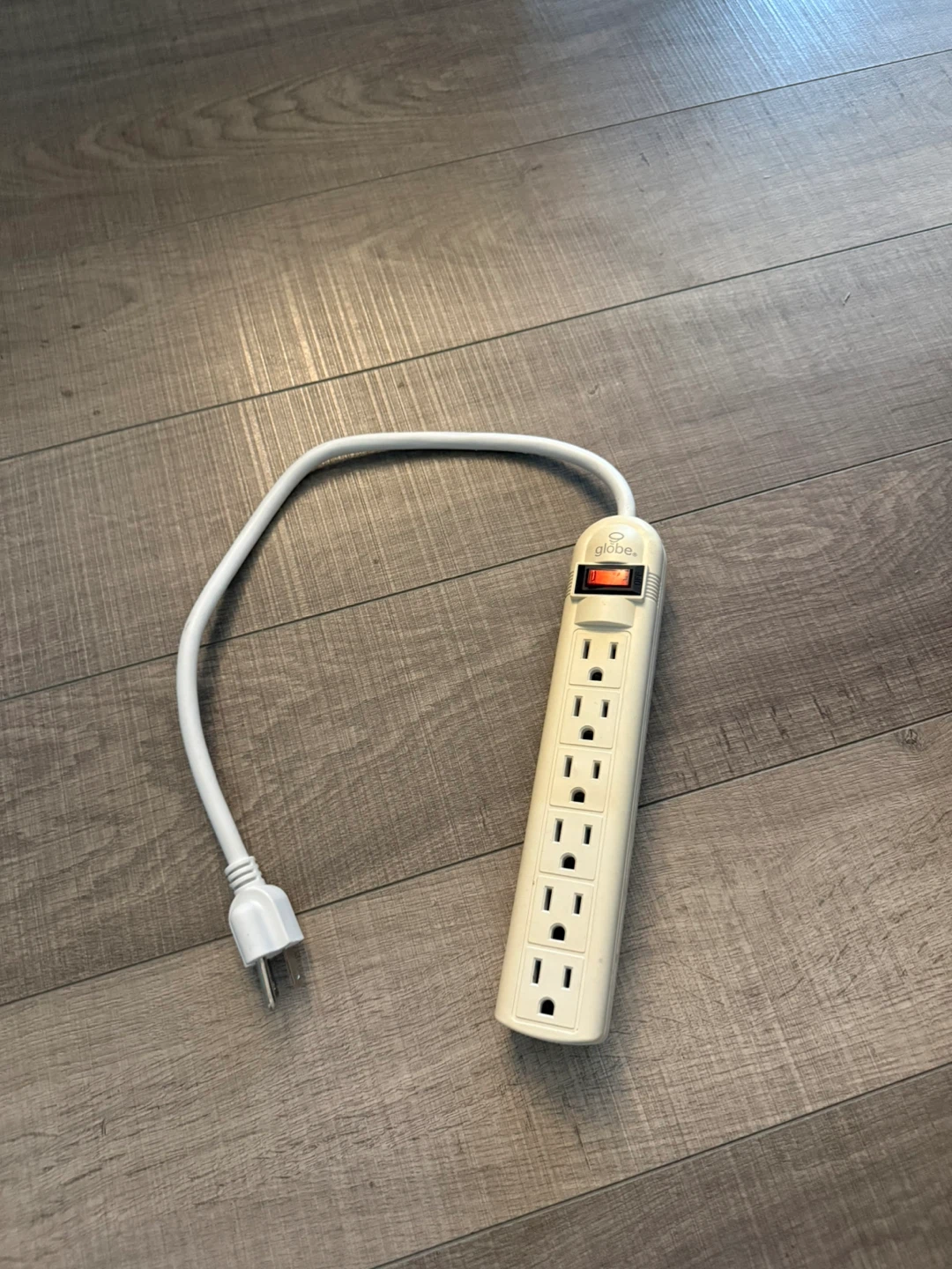 Globe Electric Power Bar