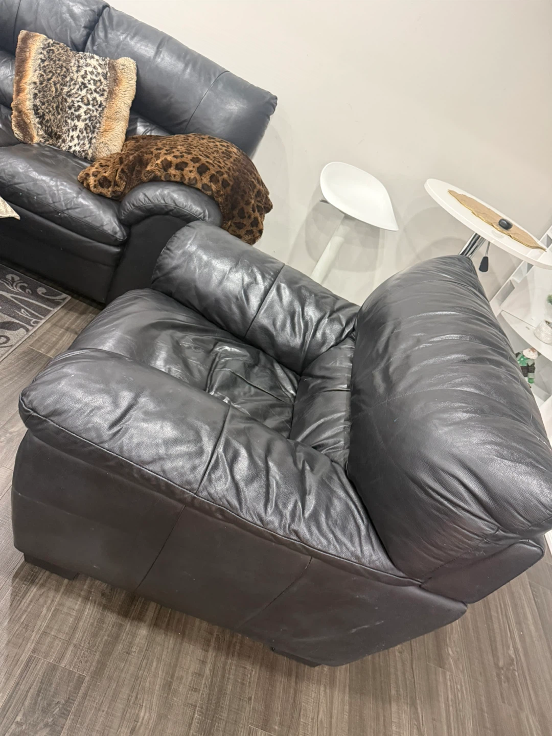 Black Leather Armchair - photo 3