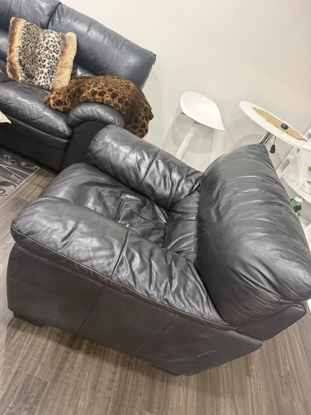 Black Leather Armchair - photo 3