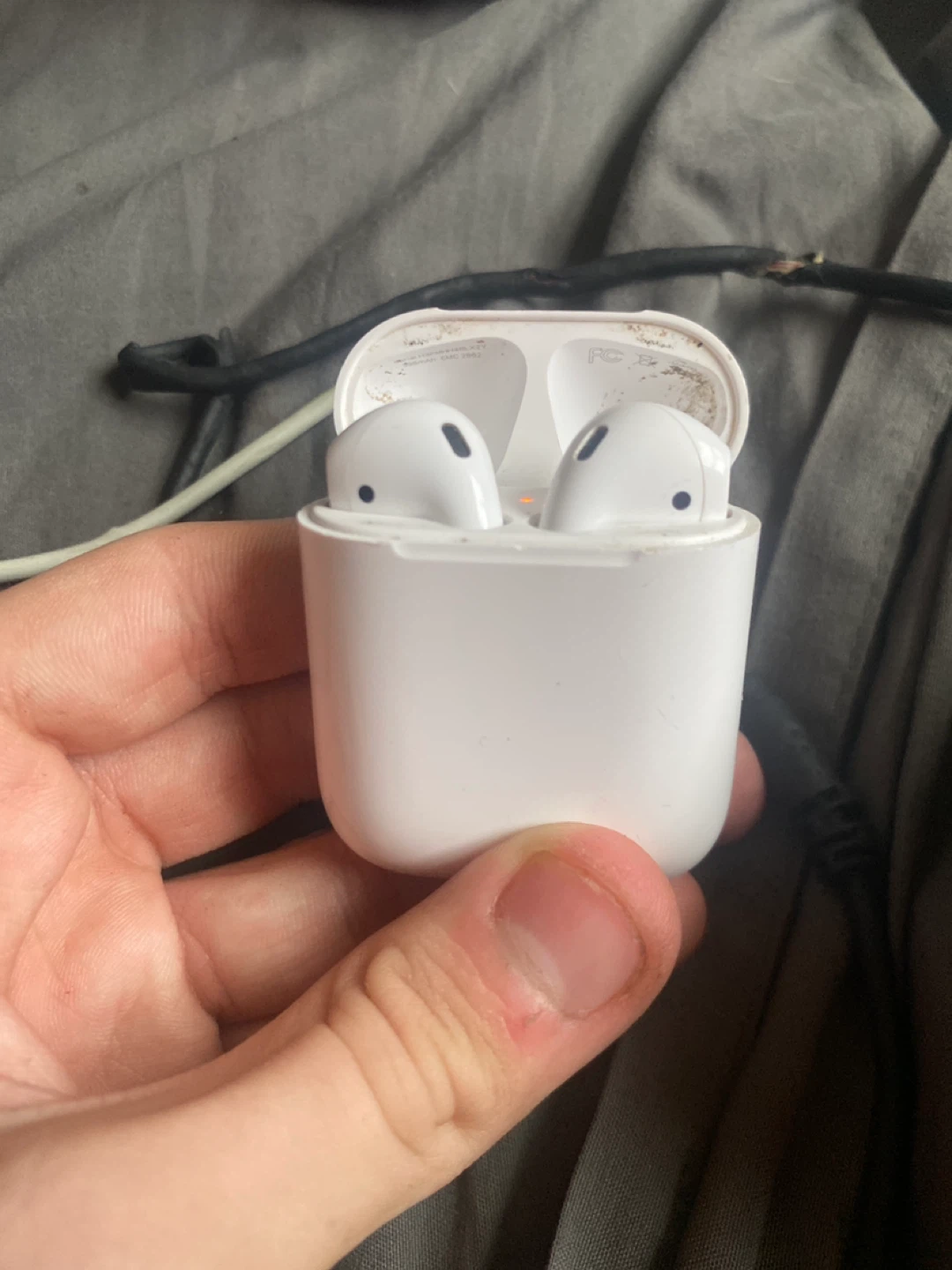 Apple AirPods (2nd generation) - photo 2