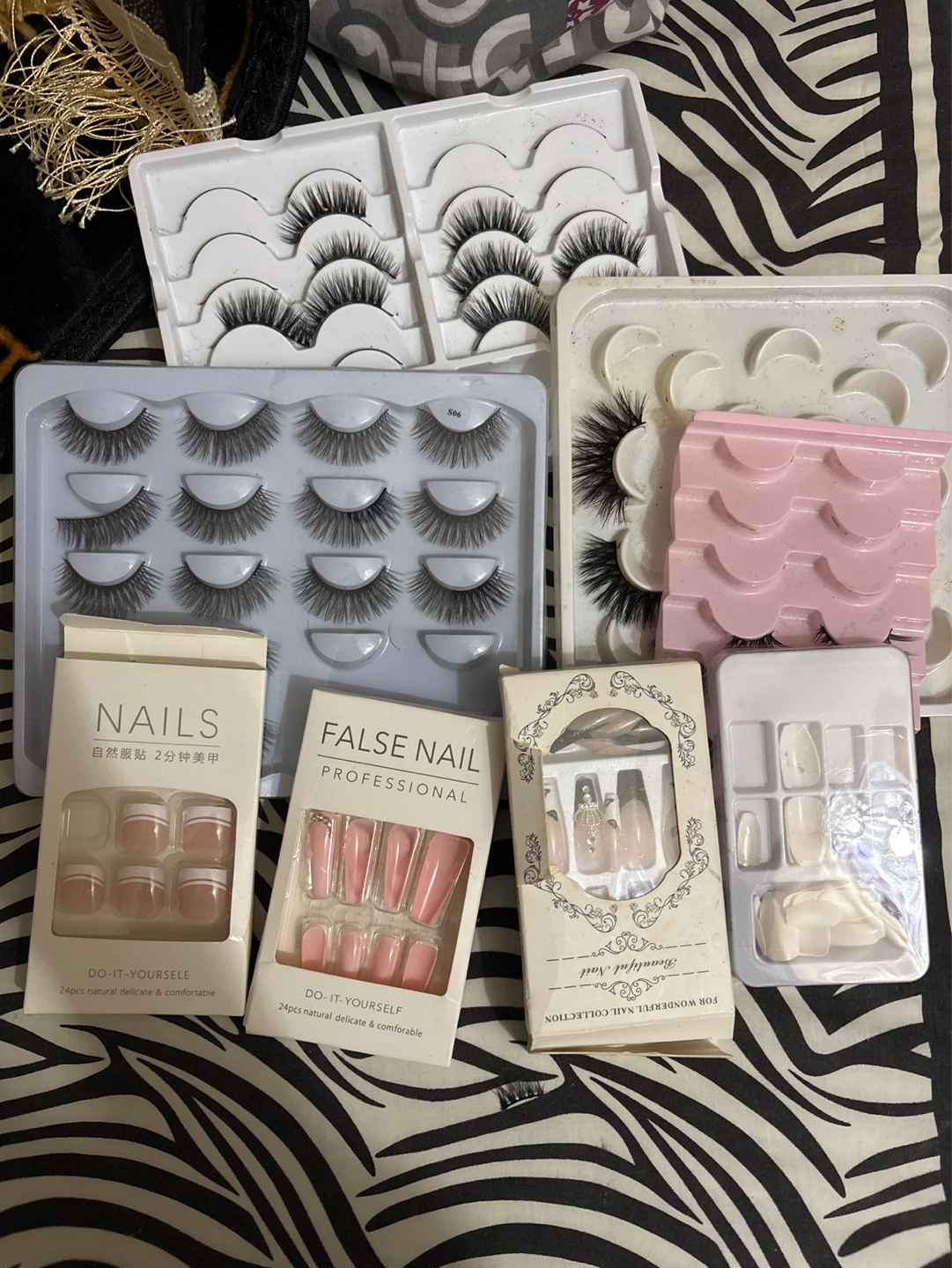 False Nails & False Eyelashes Assortment