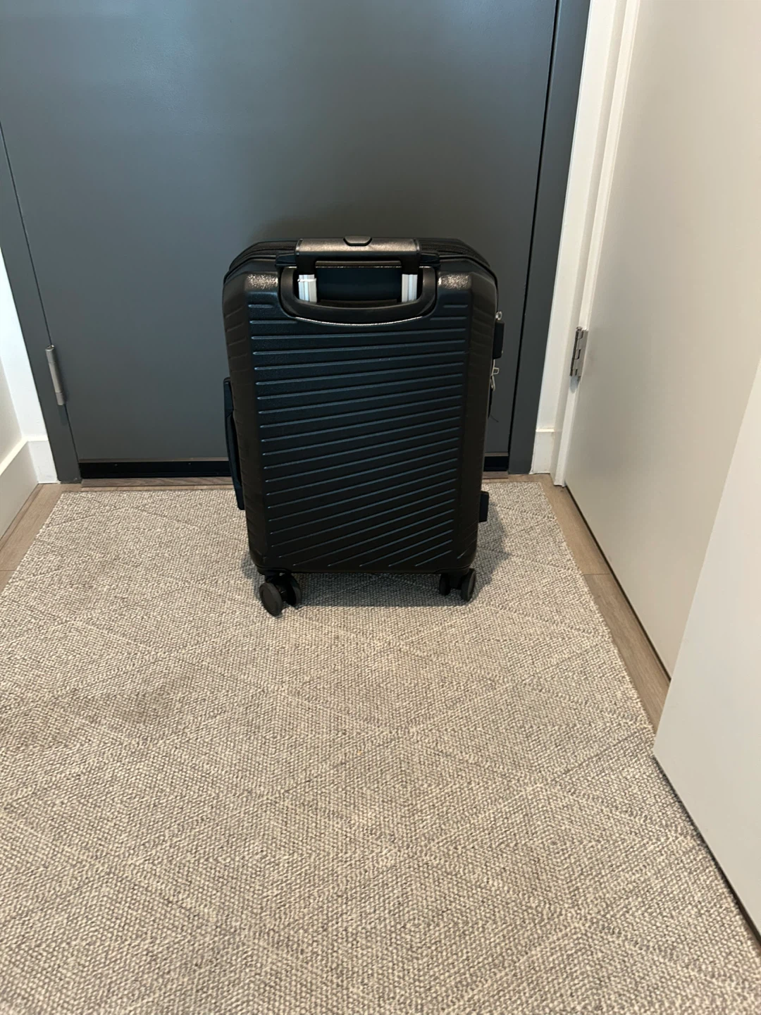 Black Explorer Hardside Spinner Luggage - photo 4