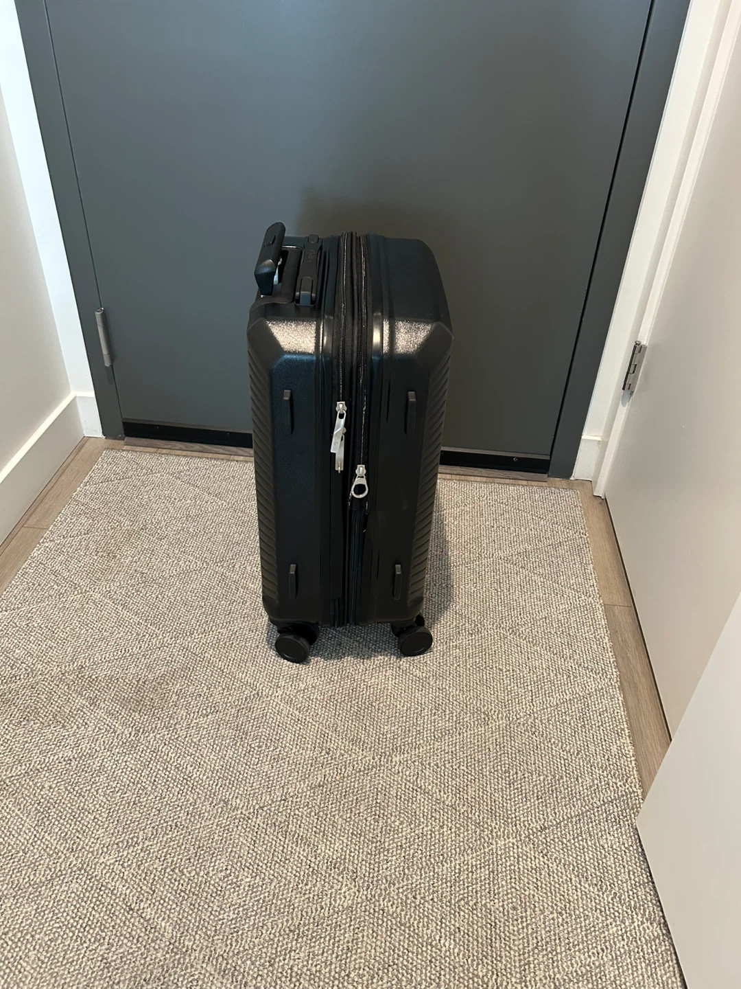 Black Explorer Hardside Spinner Luggage - photo 3