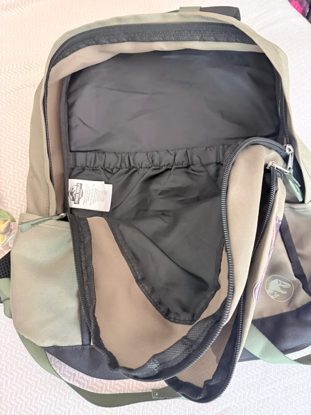 Jurassic Park Backpack with Dinosaur Toys - photo 2