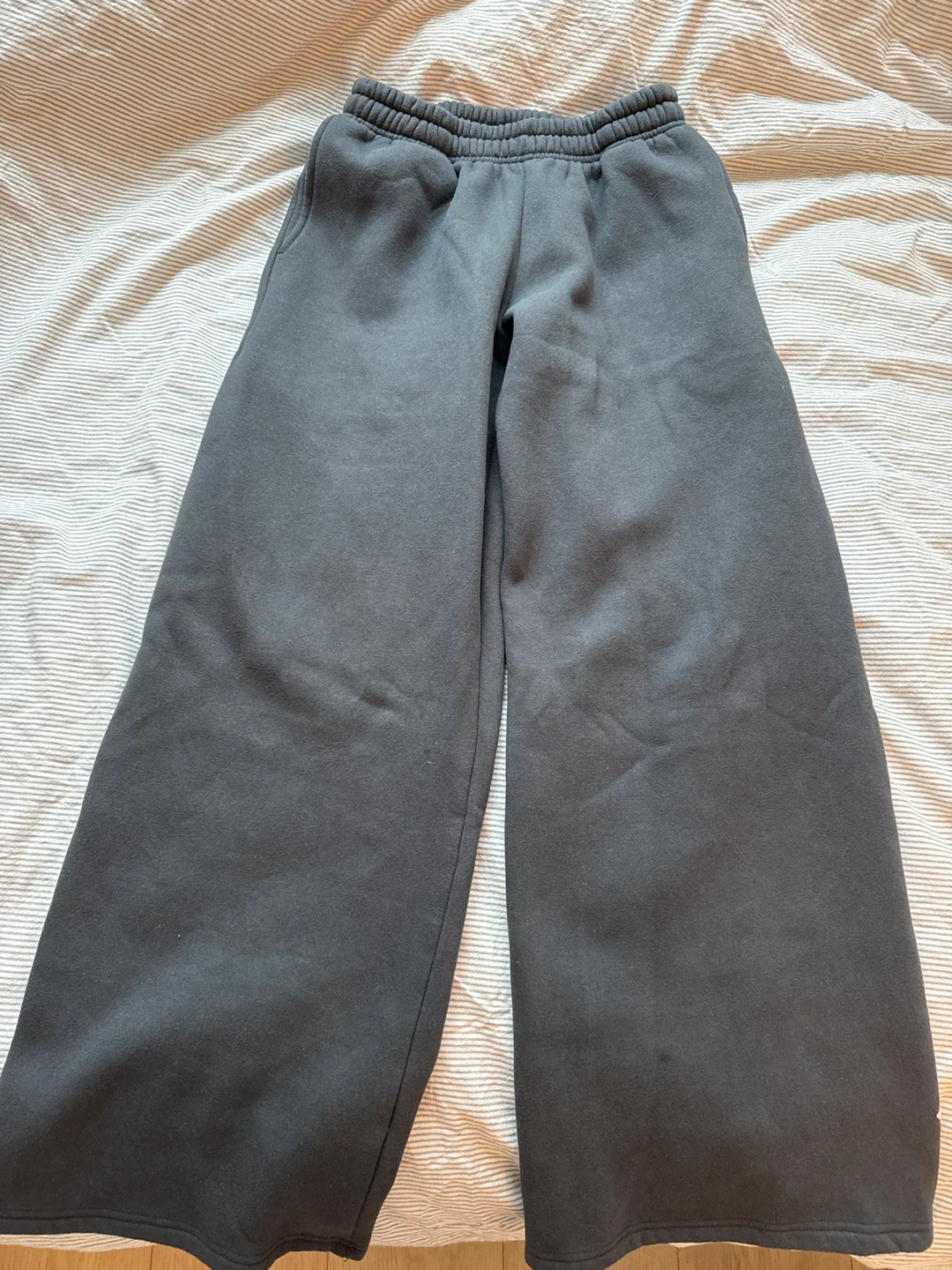 Edikted Grey Wide Leg Sweatpants with Pink Bows XS - photo 2