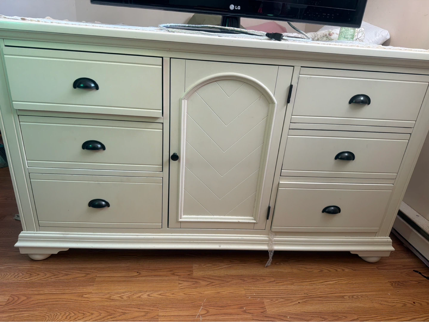 Cream Dresser with 7 Drawers and Cabinet