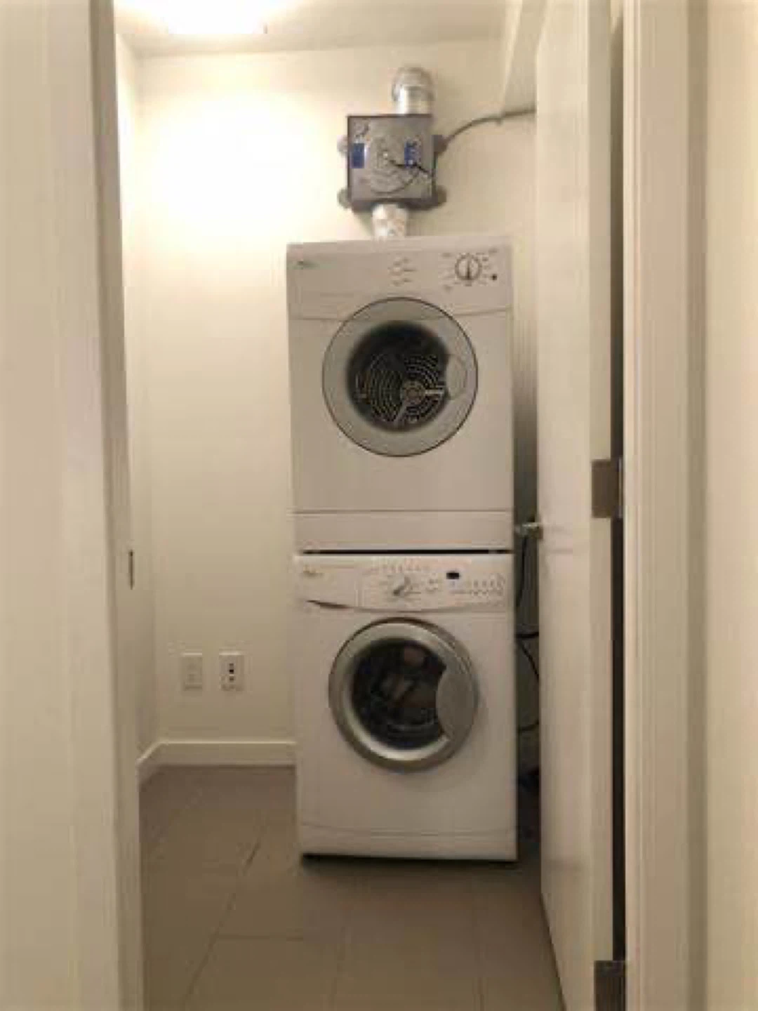 3 bed - 3 bath Townhouse - photo 3