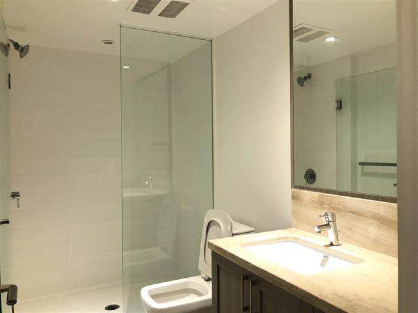 3 bed - 3 bath Townhouse - photo 5