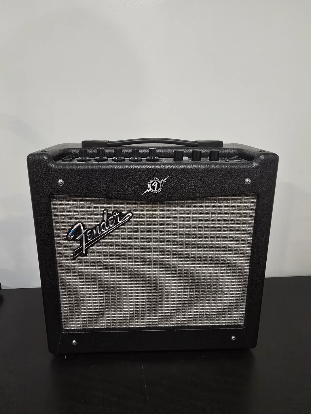 Jay Turser Electric Guitar with Fender Mustang Amp - photo 4