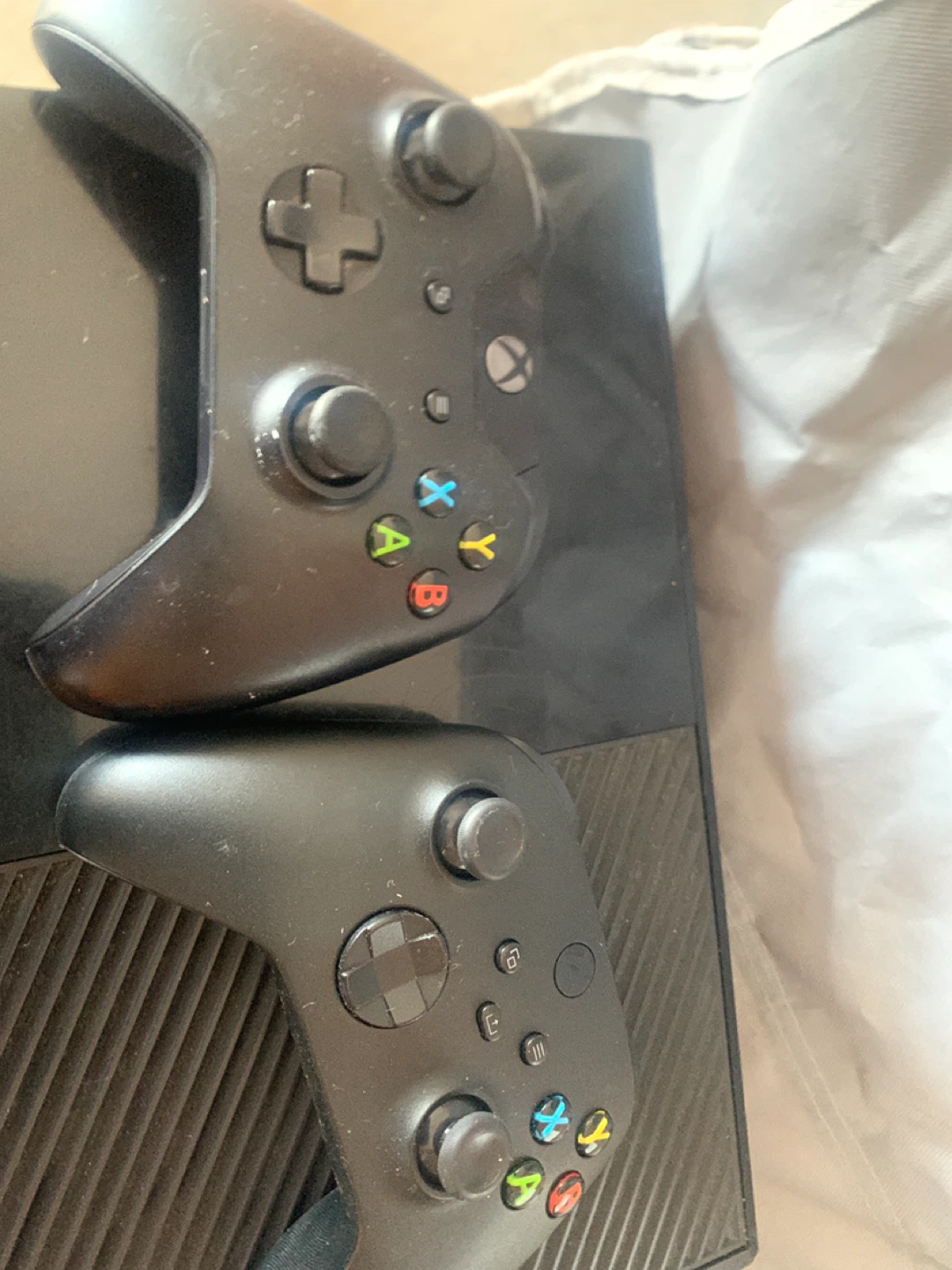 Xbox One Console with 2 Controllers - photo 4