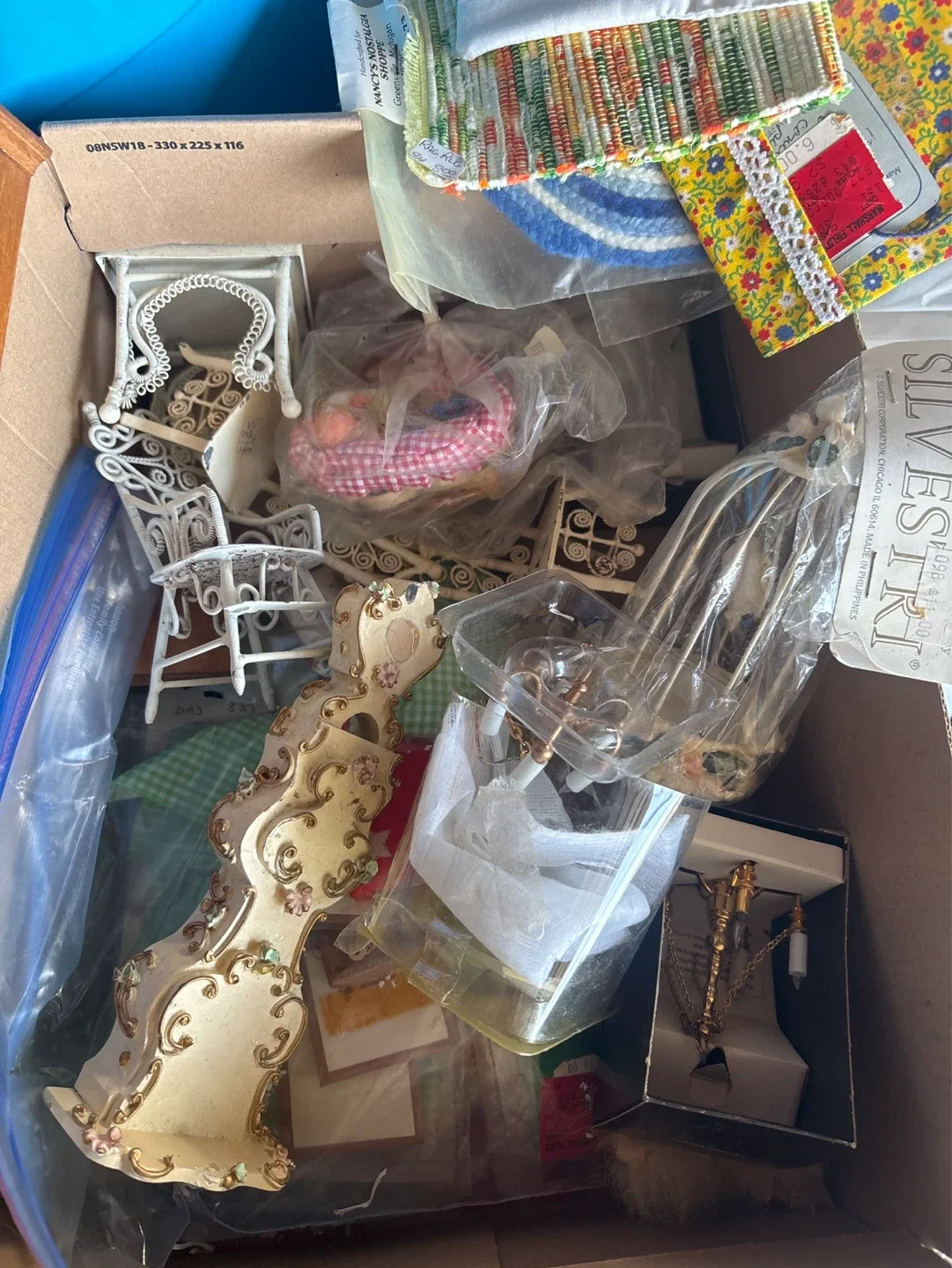 Dollhouse Miniature Furniture and Accessories Lot