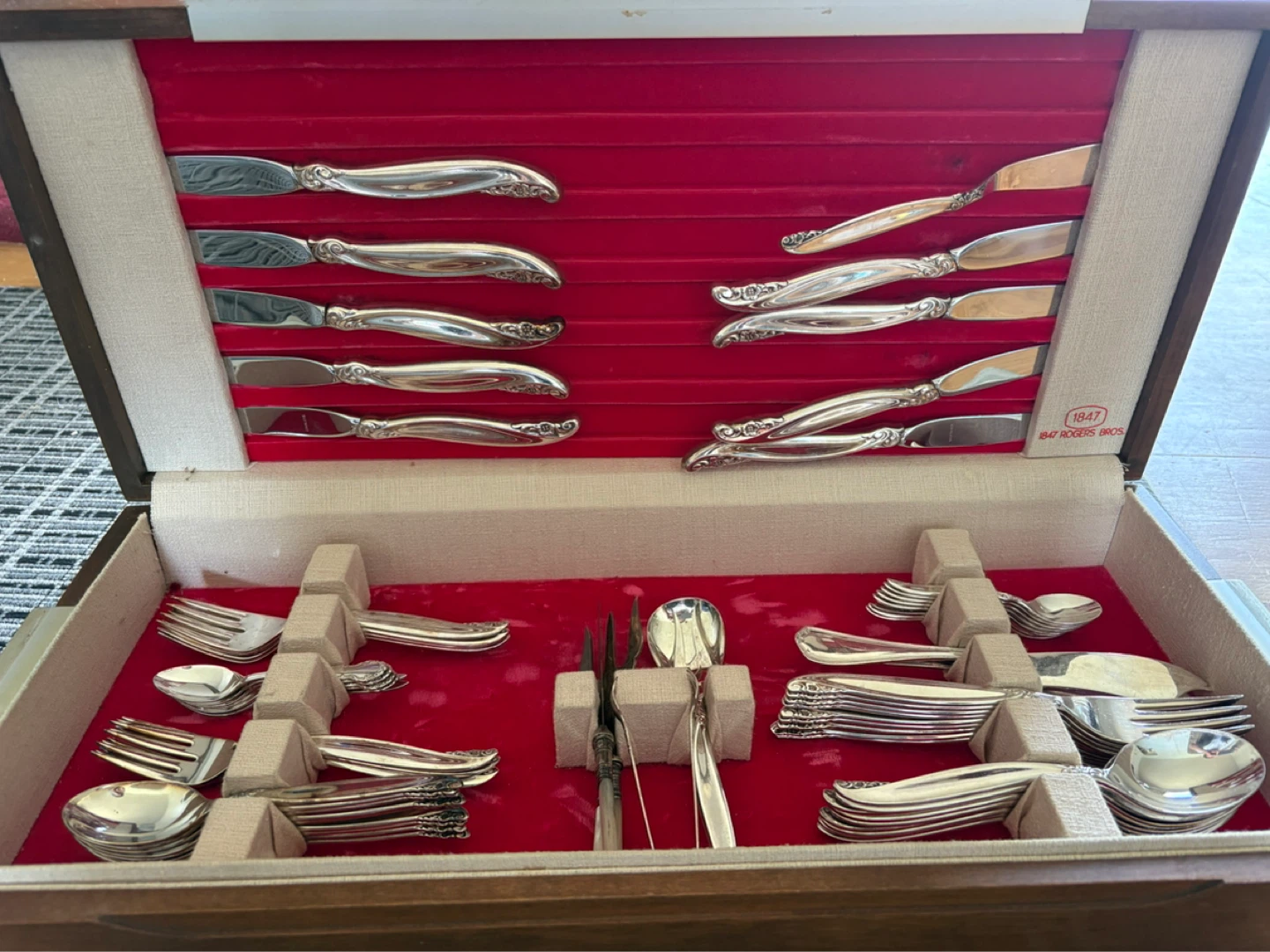 1847 Rogers Bros. Lolani Silverware Set