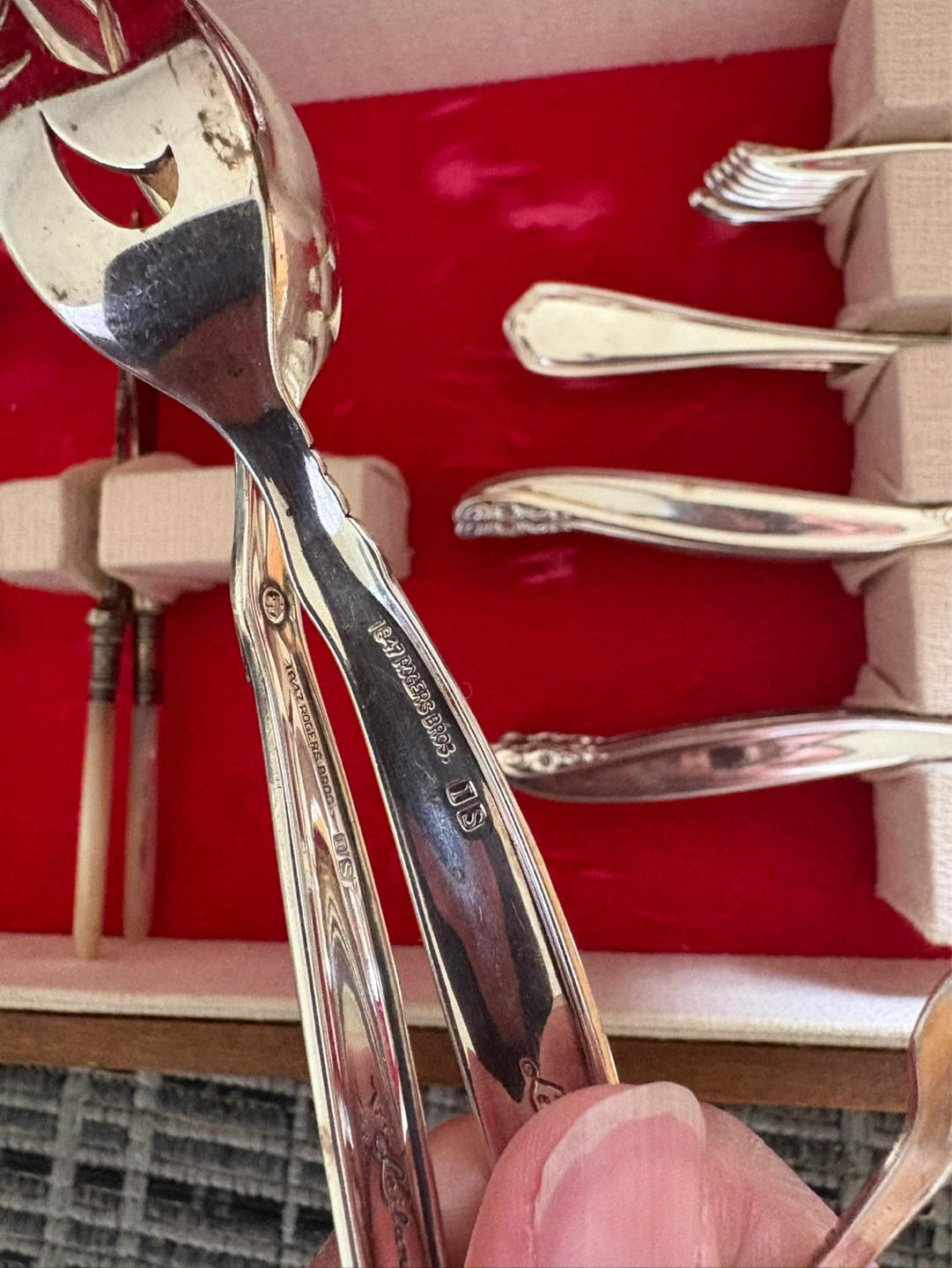 1847 Rogers Bros. Lolani Silverware Set - photo 4