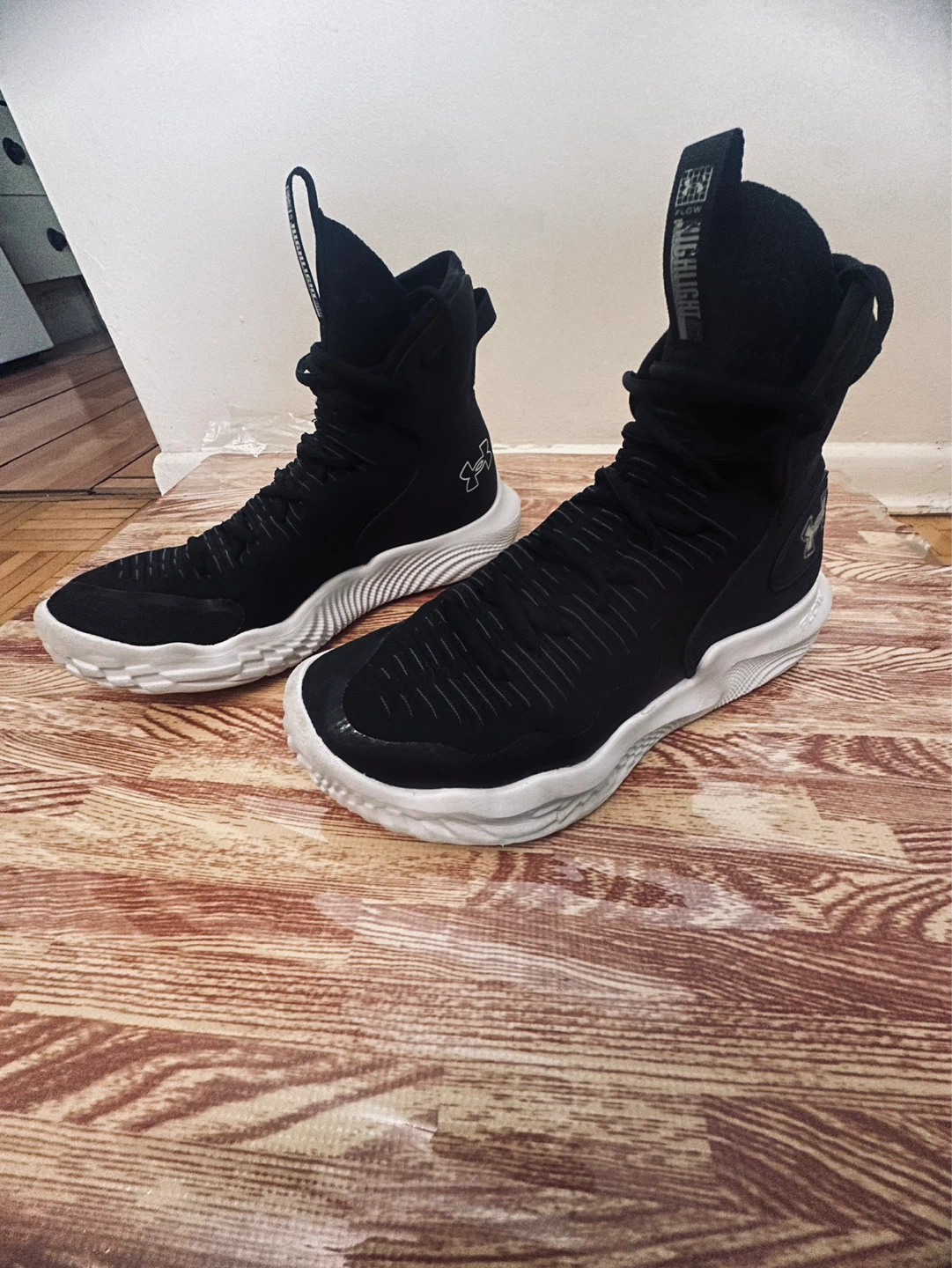 Under Armour Flow Shoes women size 8.5 - photo 2