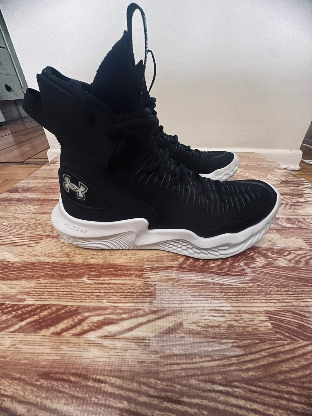 Under Armour Flow Shoes women size 8.5 - photo 4