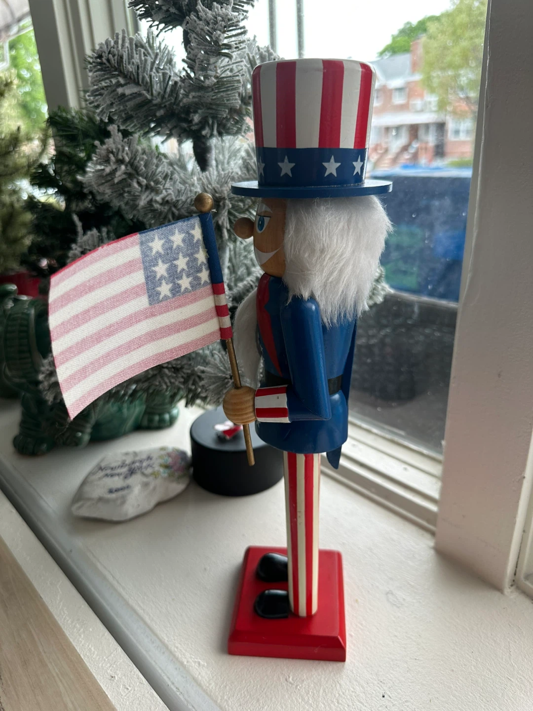 Uncle Sam Nutcracker with American Flag - photo 4