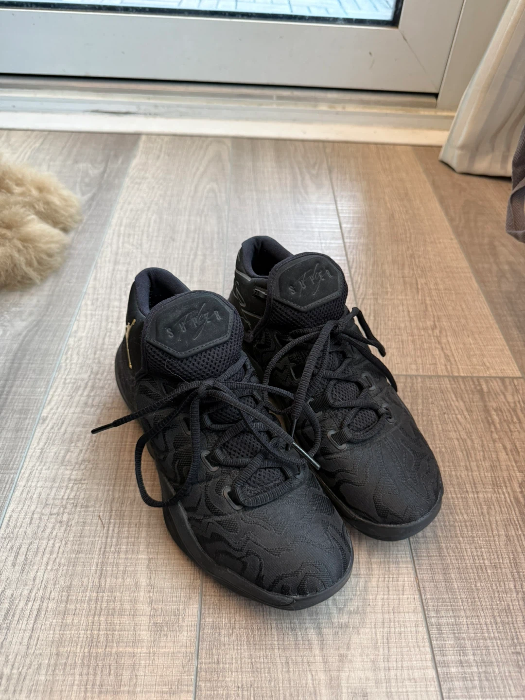 Black Jordan Basketball Shoes 4.5