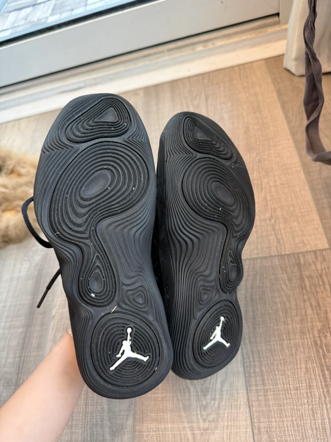 Black Jordan Basketball Shoes 4.5 - photo 3