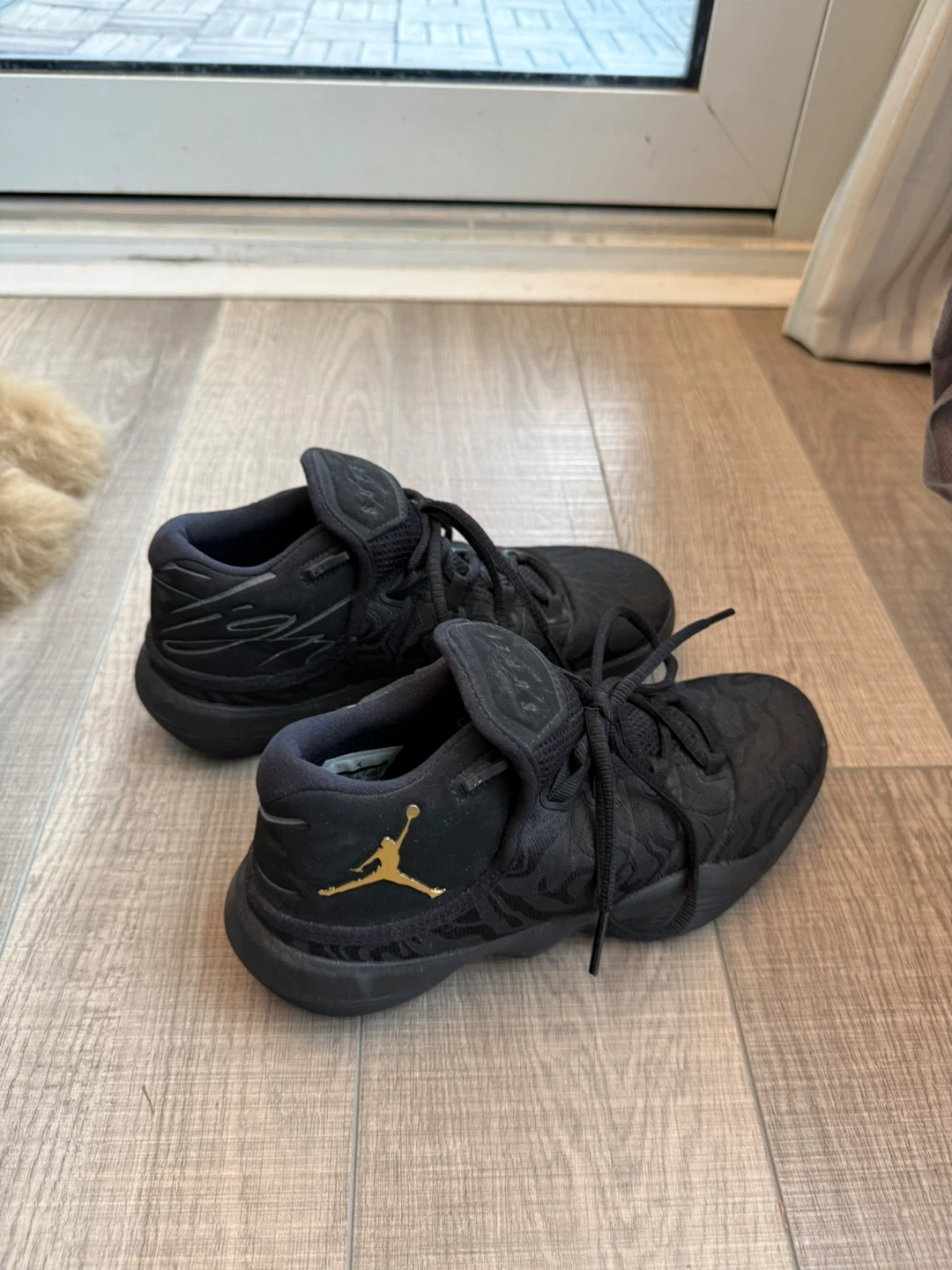 Black Jordan Basketball Shoes 4.5 - photo 2