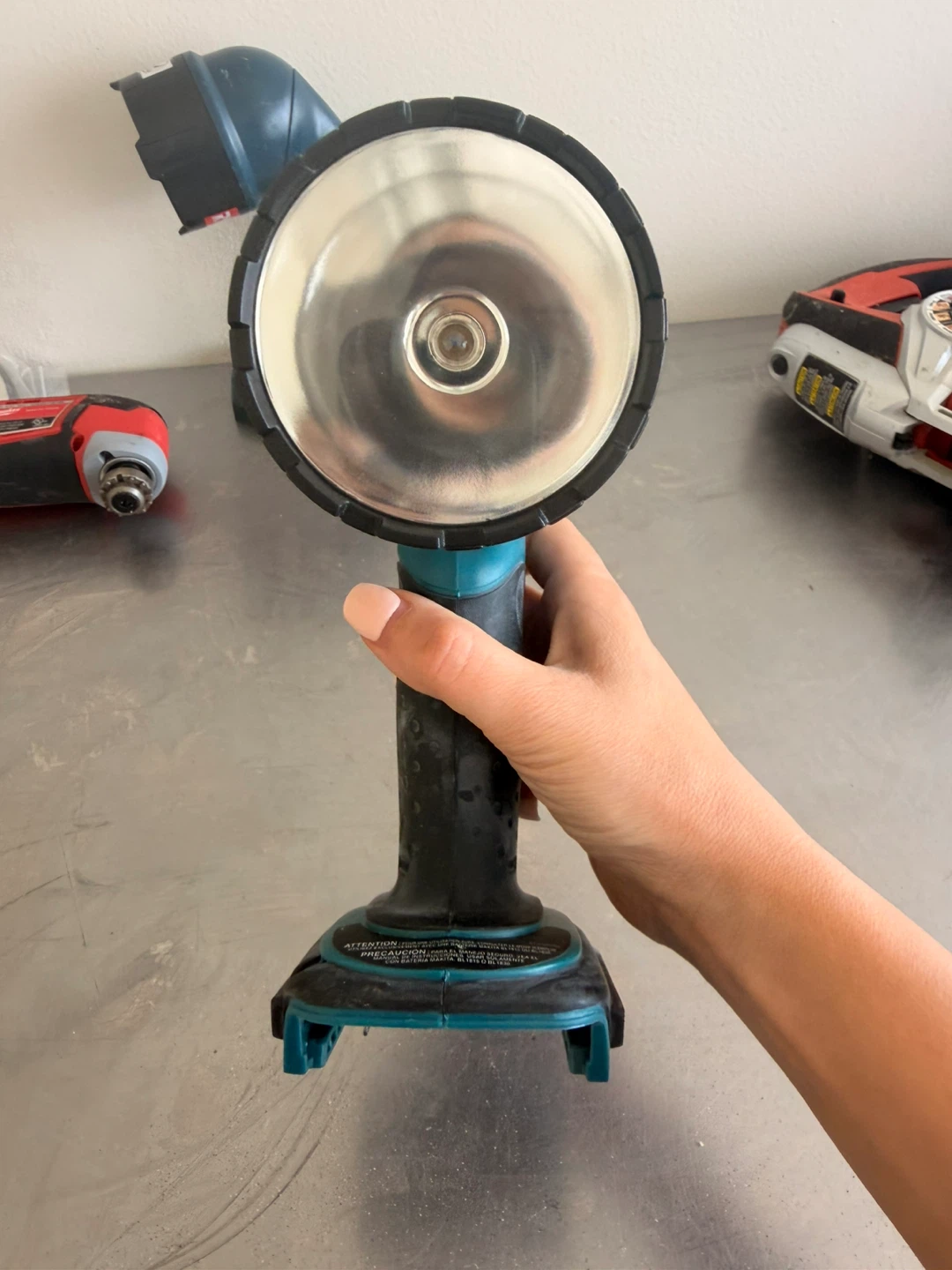 Makita BML185 18V LXT Cordless Work Light - photo 4