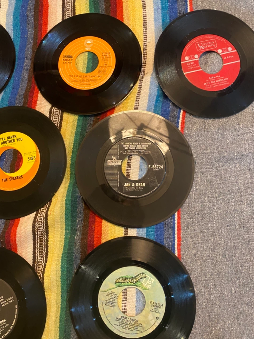 Assorted lot of 100 vinyl 45s - photo 2