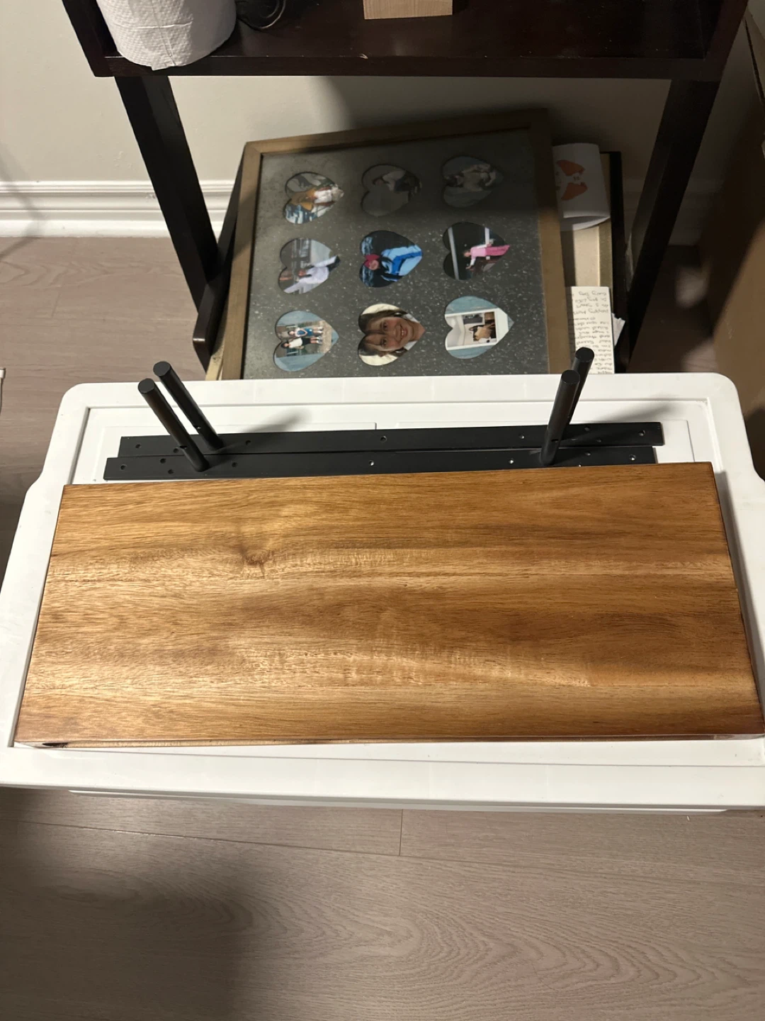 2 floating shelves
