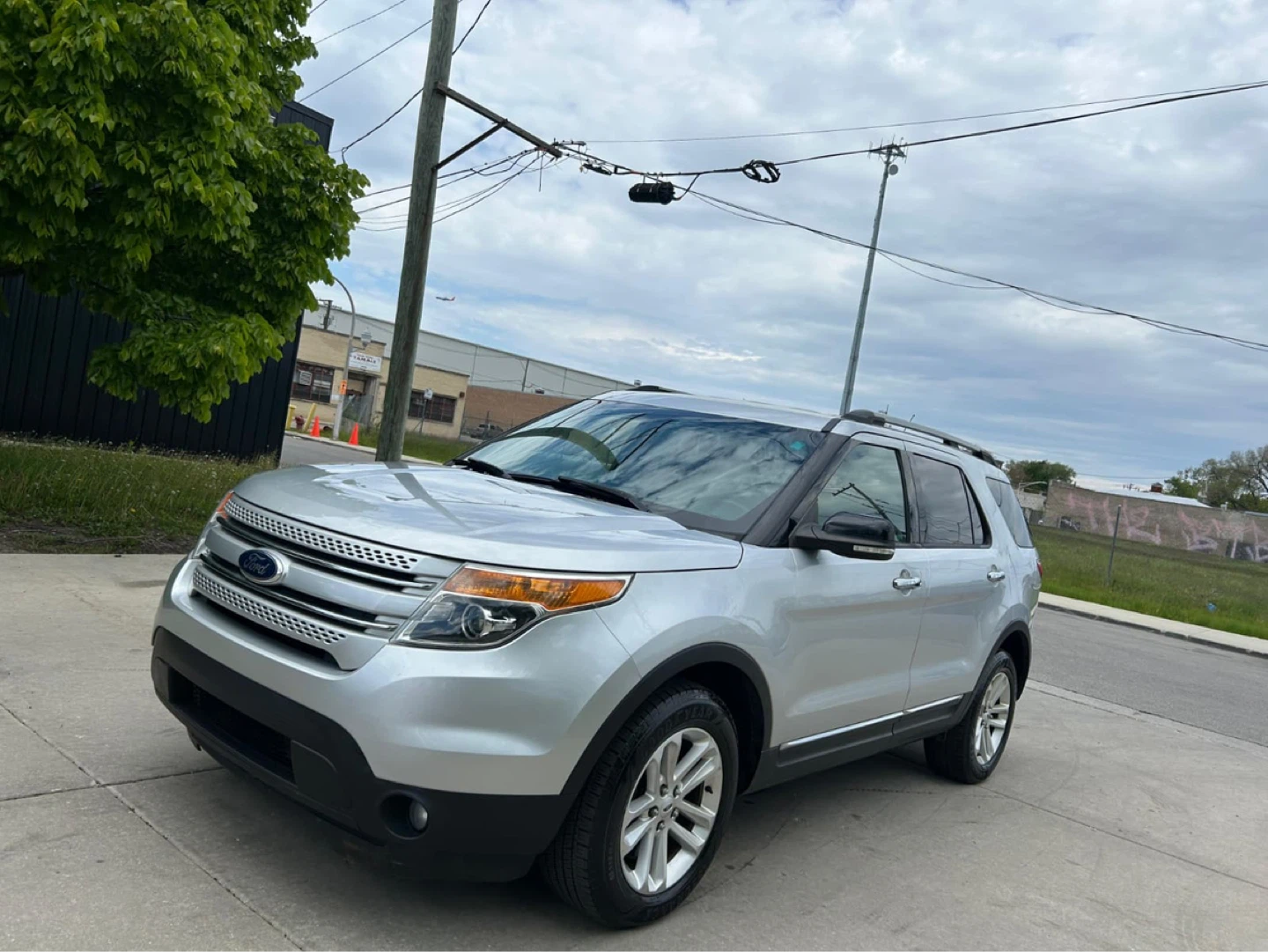 2015 Silver Ford Explorer SUV Con 180 mil millas - photo 2