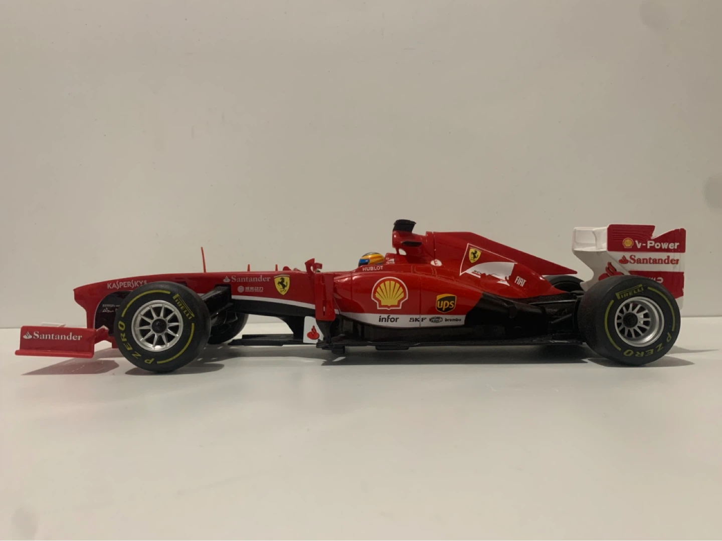 RC Ferrari  Formula Race Car – Model F138 - photo 2