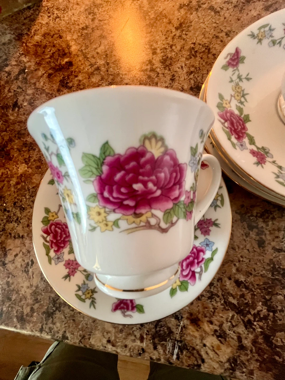 Set of 2 Teacups and Saucers