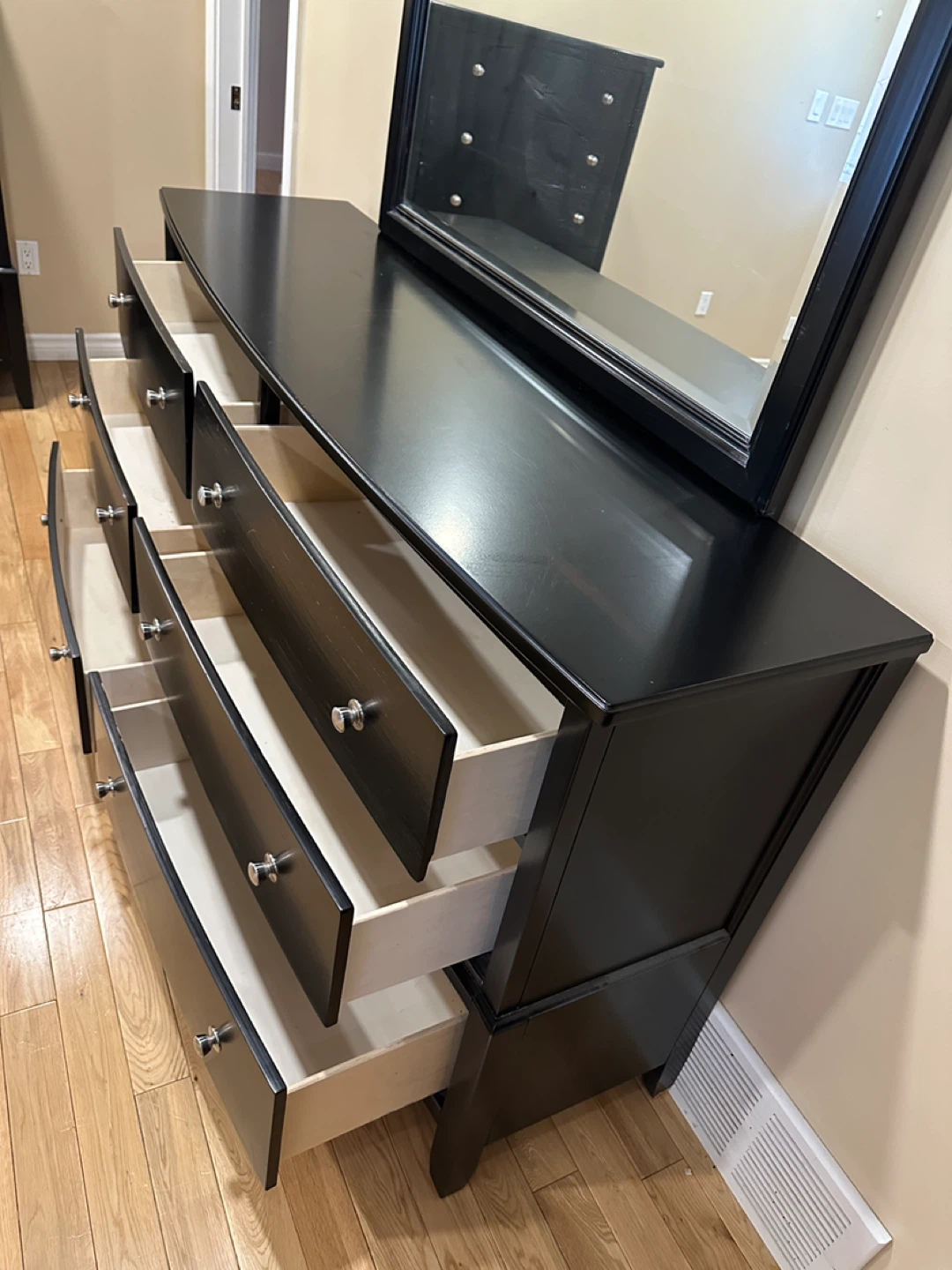 Raymour & Flanigan Long Dresser with Mirror (CAN DELIVER) - photo 4