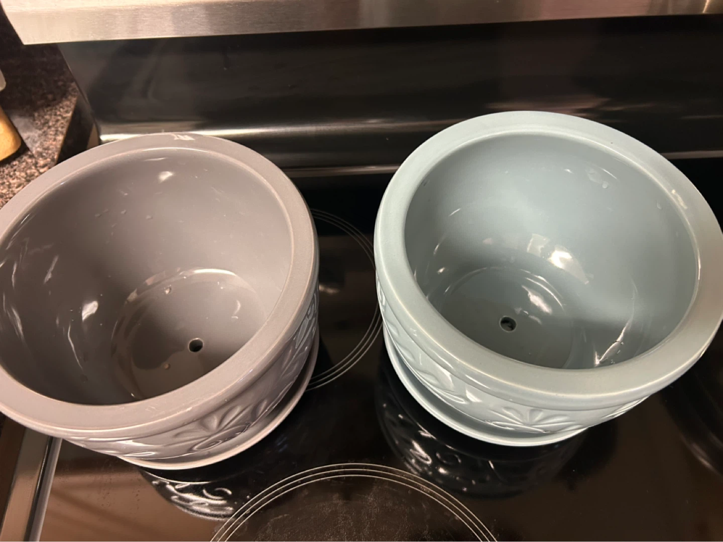 Set of 2 Decorative Ceramic Planters with Saucers - photo 2