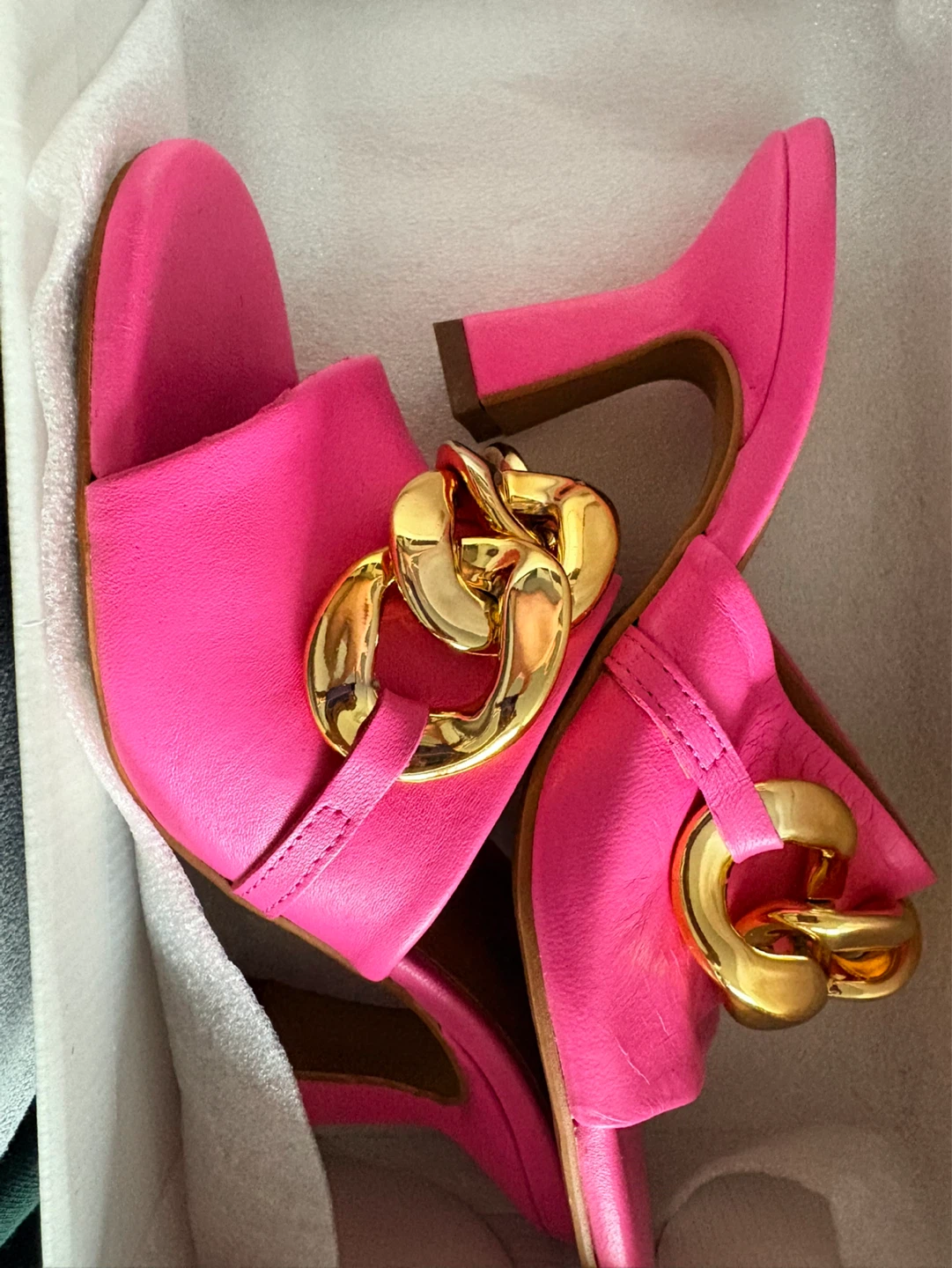 Linteralle Pink heels with Gold Chain Detail - photo 3