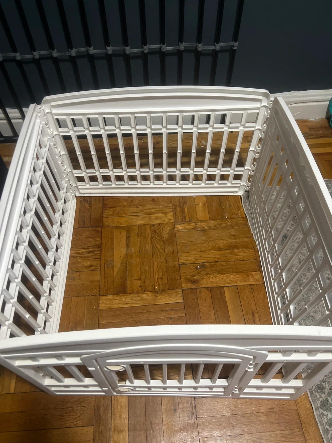 White Plastic Pet Playpen / Crate - photo 2