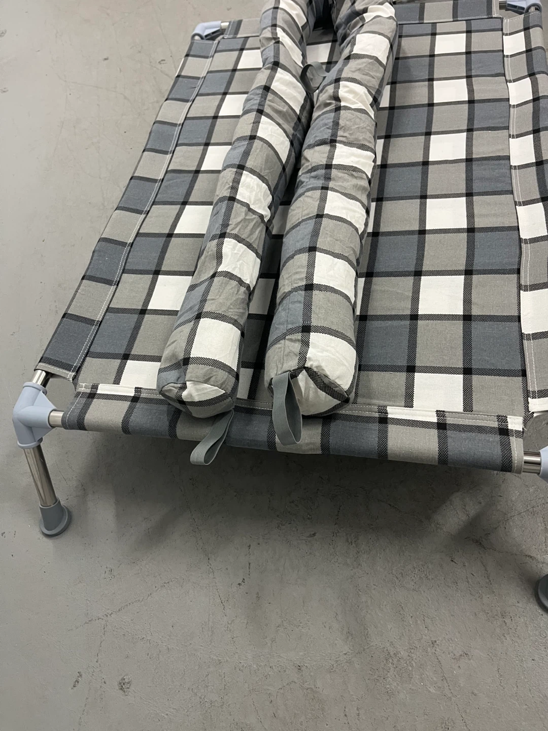 Plaid Elevated Pet Cot with Bolsters - photo 2