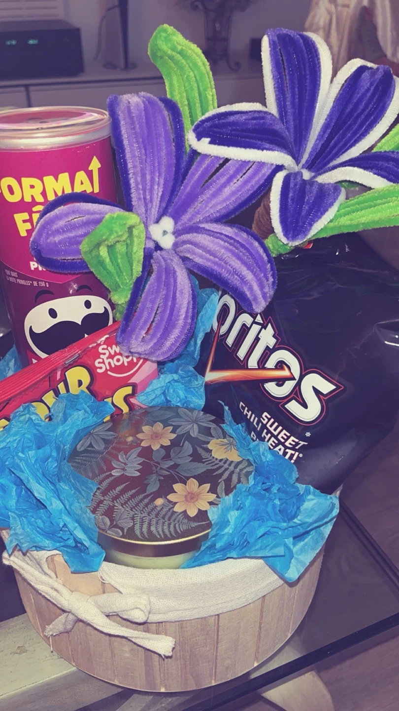 Customized gift hampers with handmade pipe cleaner flowers - photo 2