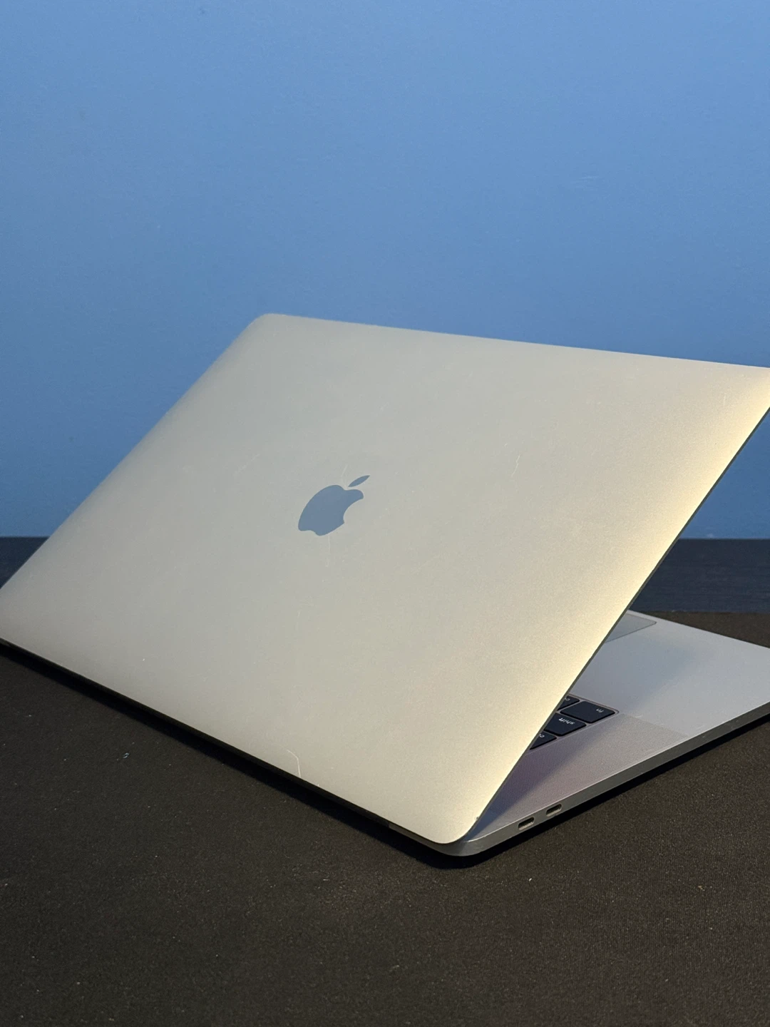 MacBook Pro 15-inch 2017 Touch Bar i7 1TB SSD NEW BATTERY - photo 3