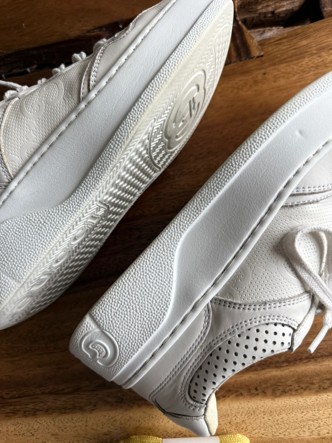 White Gucci Leather Sneakers with Yellow Laces - photo 5