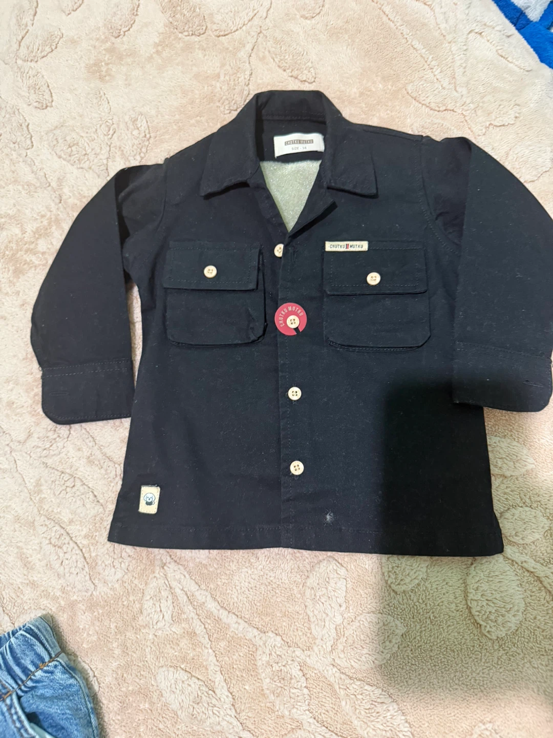 Boys Black Button-Up Shirt & Denim Cargo Pants Set - photo 2