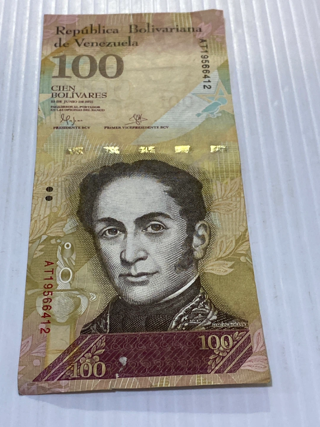 100 Venezuelan Bolivares Banknote - photo 2