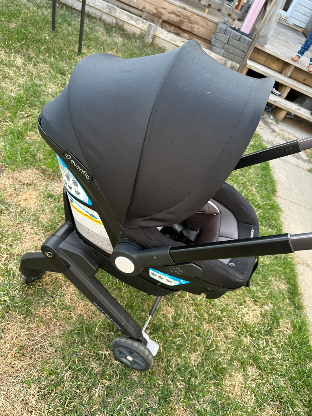 Evenflo Shyft Dualride Infant Car Seat & Stroller - photo 3