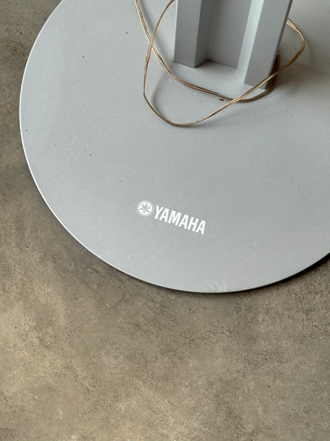 Yamaha Satellite Speakers with Stands - photo 3