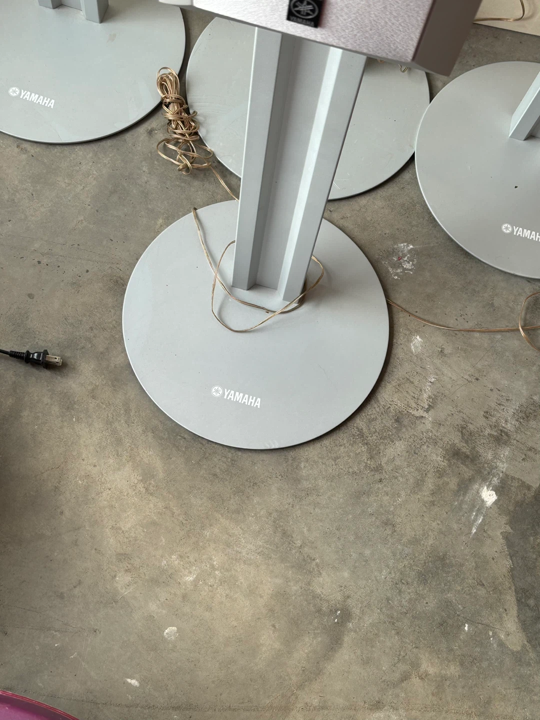Yamaha Satellite Speakers with Stands - photo 2