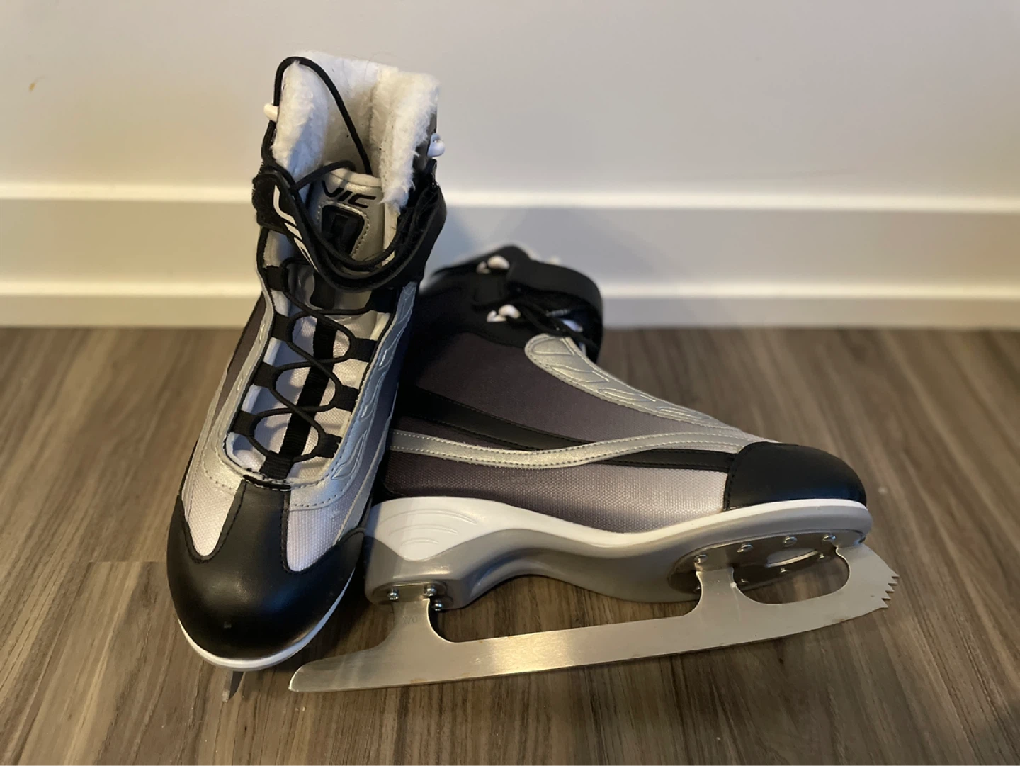VICTORIA HOCKEY Ice Skates - US Size 9 - photo 2