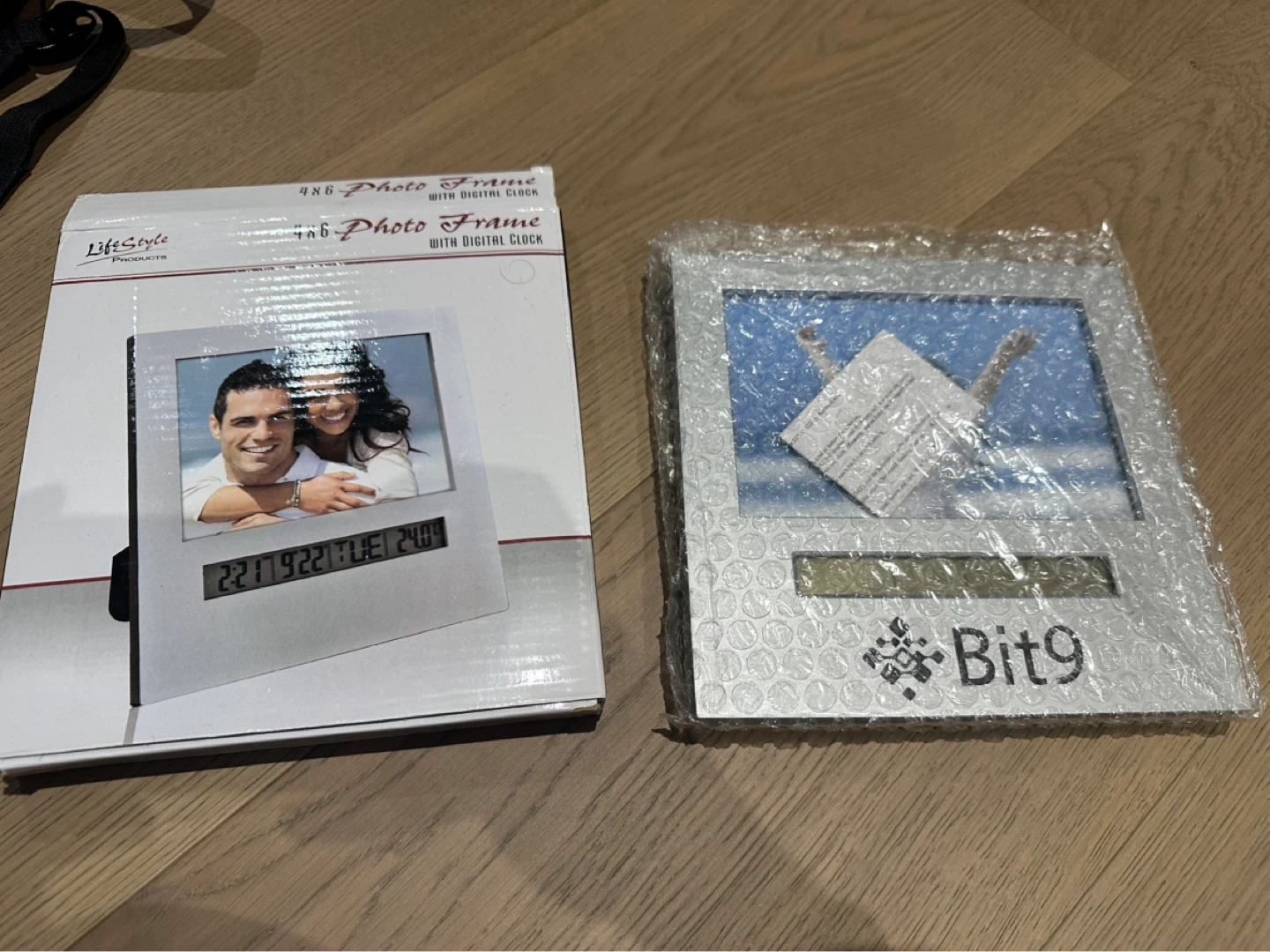 Bit9 Digital Photo Frame with Clock - photo 2