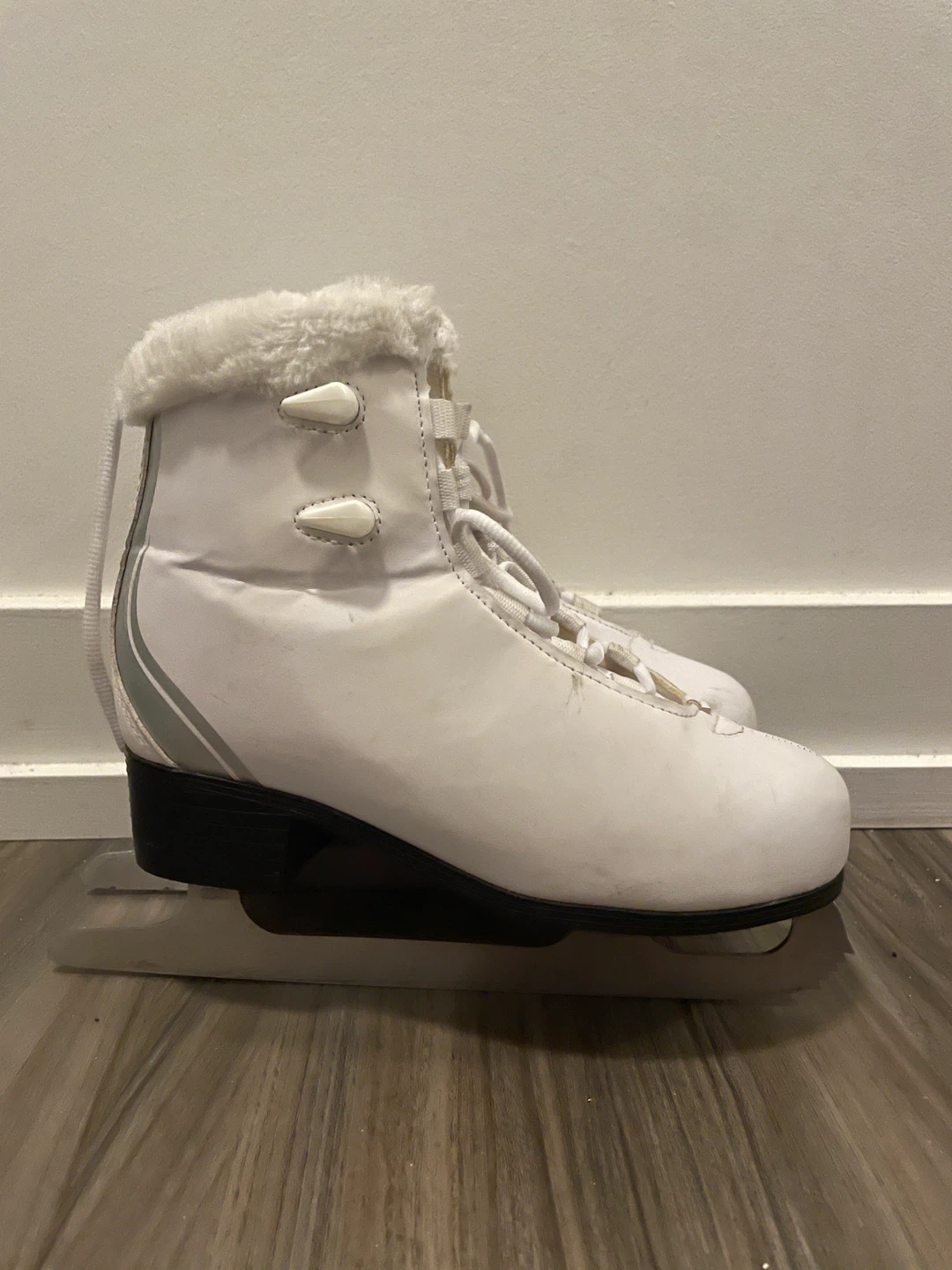 White Ice Skates Size 4 - photo 2